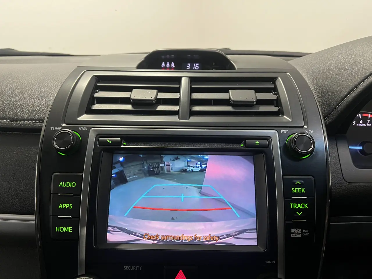 2017 TOYOTA CAMRY Gallery Image 18