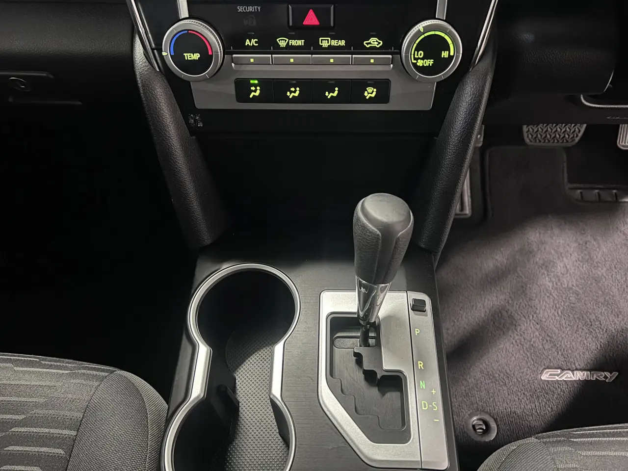 2017 TOYOTA CAMRY Gallery Image 19