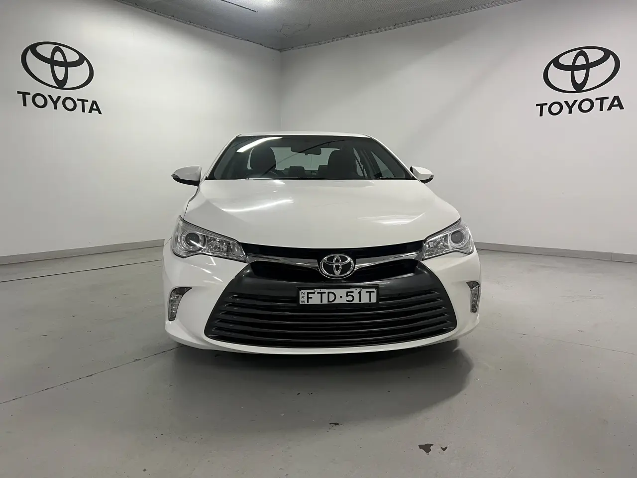 2017 TOYOTA CAMRY Gallery Image 2