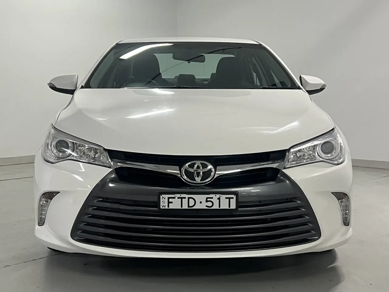 2017 TOYOTA CAMRY Gallery Image 3
