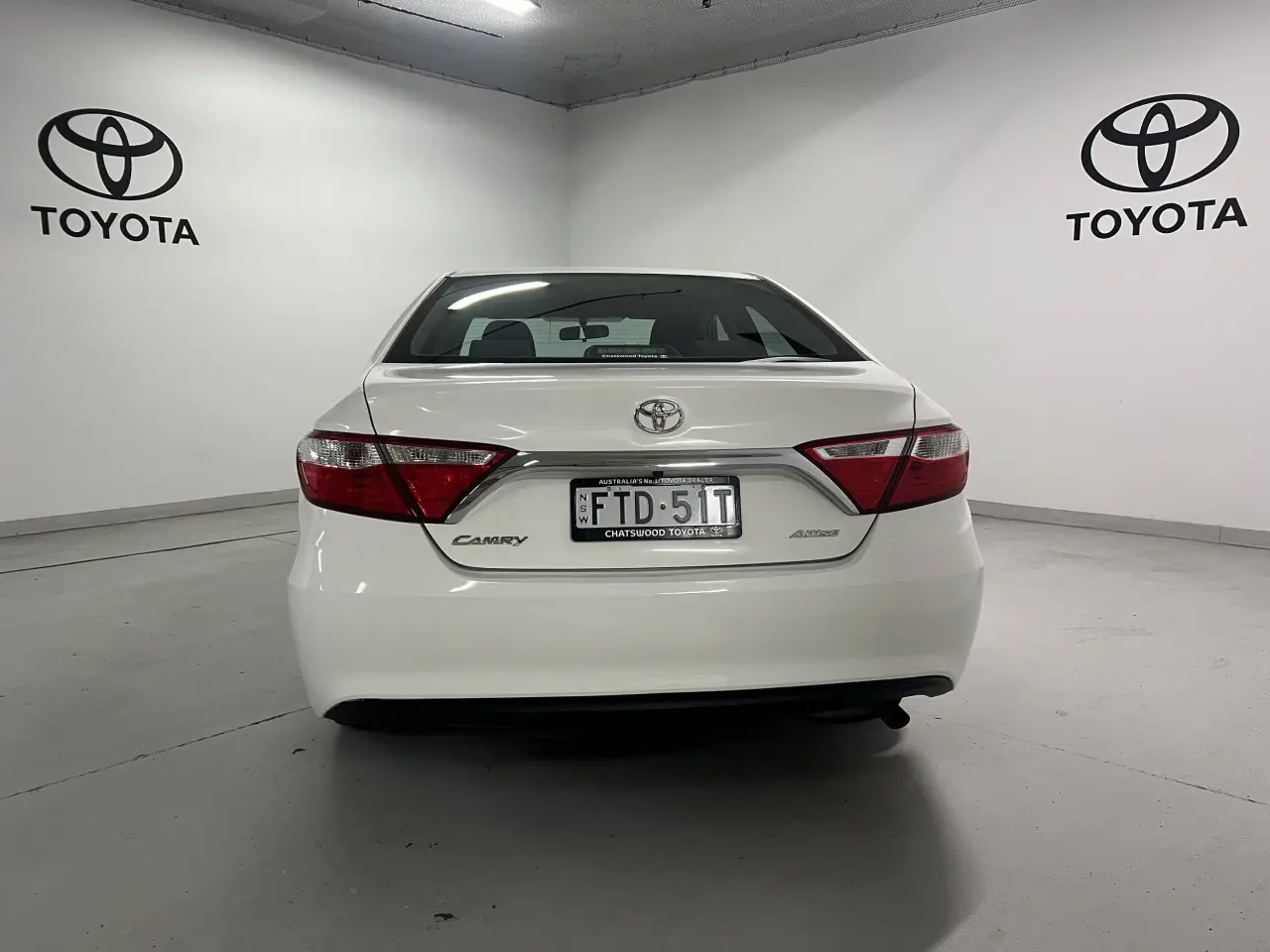 2017 TOYOTA CAMRY Gallery Image 6