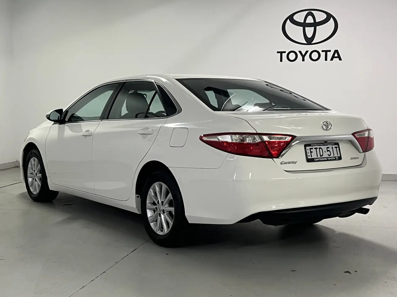2017 TOYOTA CAMRY Gallery Image 8