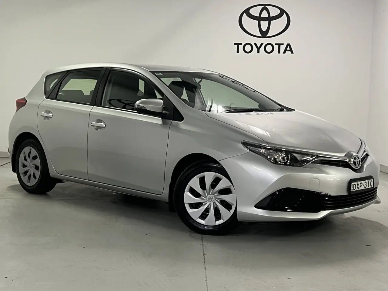 2018 TOYOTA COROLLA Gallery Image 1