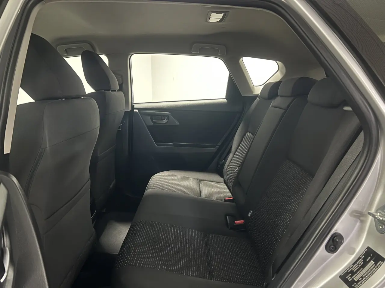 2018 TOYOTA COROLLA Gallery Image 13