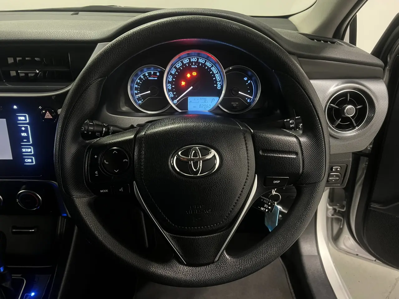 2018 TOYOTA COROLLA Gallery Image 16