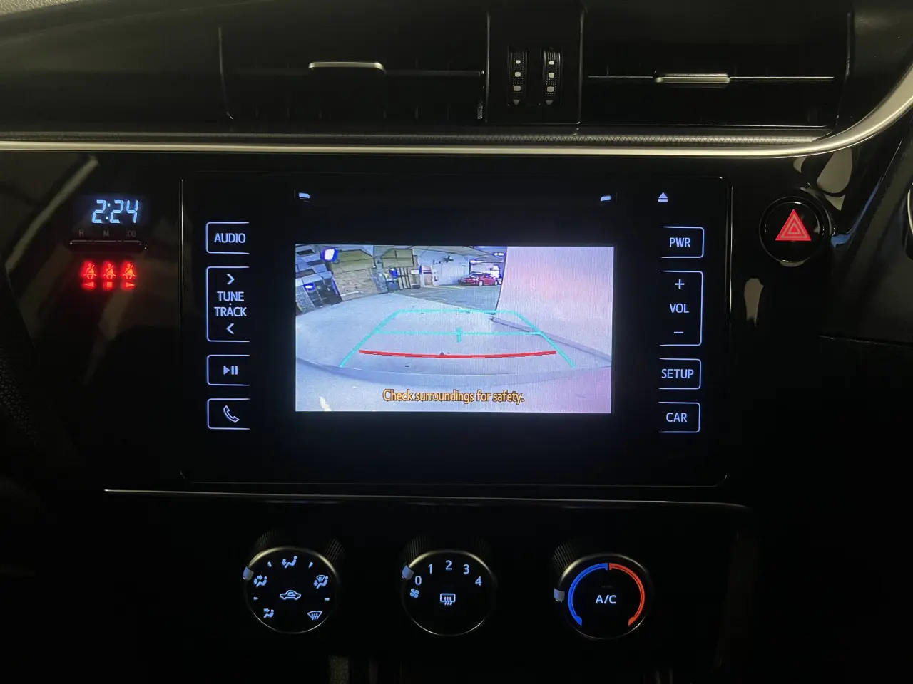 2018 TOYOTA COROLLA Gallery Image 18