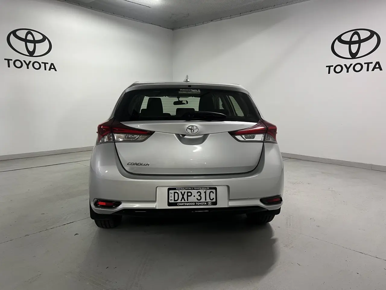 2018 TOYOTA COROLLA Gallery Image 6