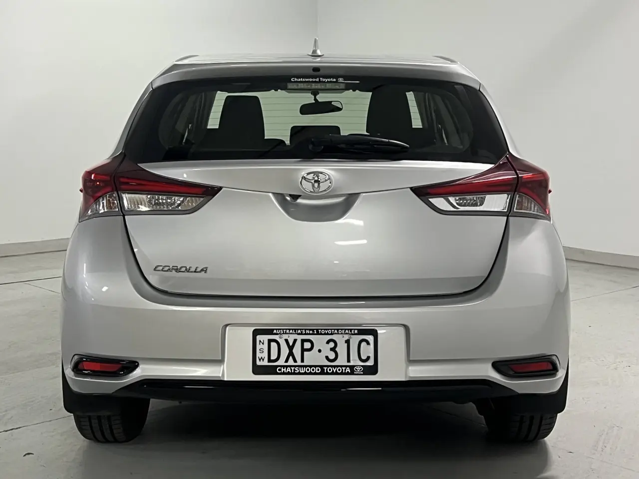 2018 TOYOTA COROLLA Gallery Image 7