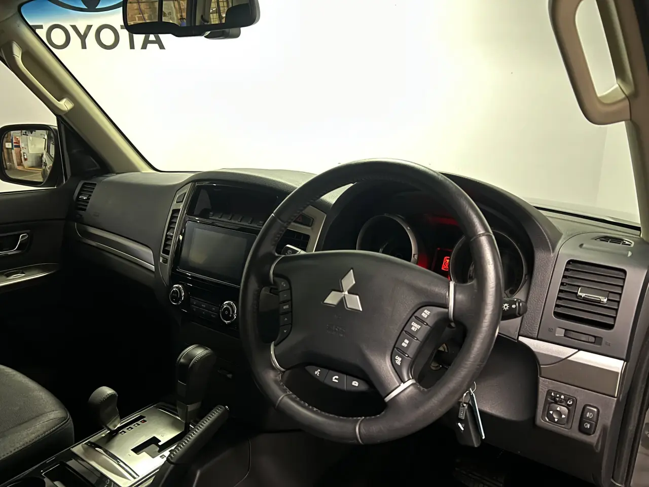 2020 MITSUBISHI PAJERO Gallery Image 10
