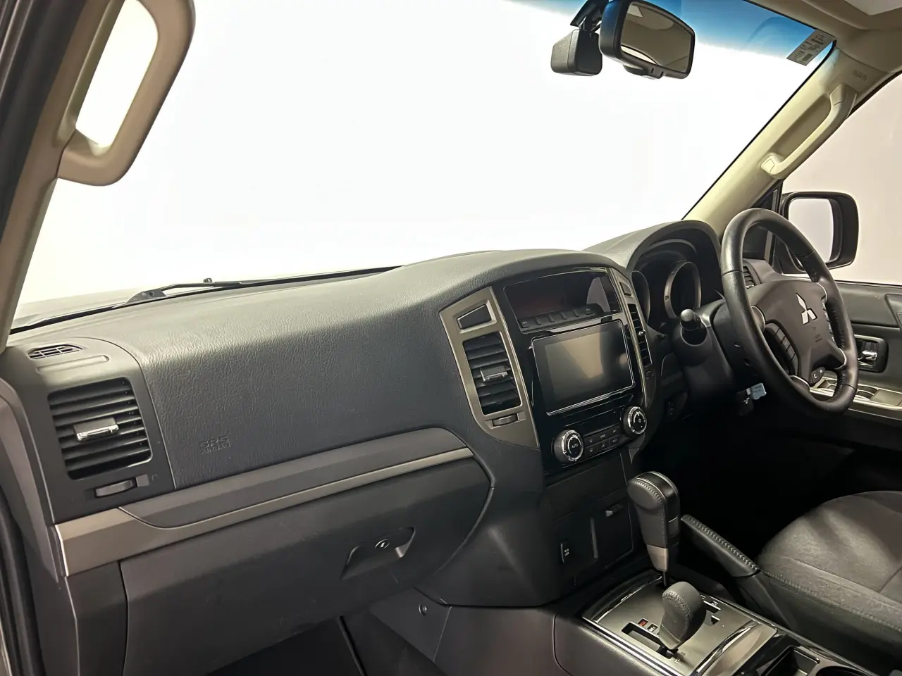 2020 MITSUBISHI PAJERO Gallery Image 15