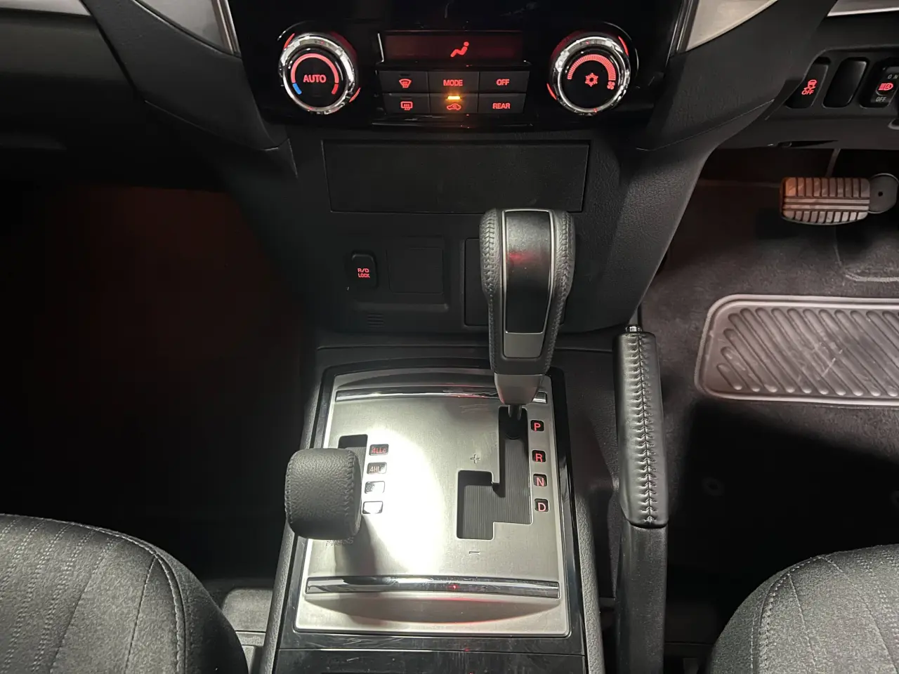 2020 MITSUBISHI PAJERO Gallery Image 20