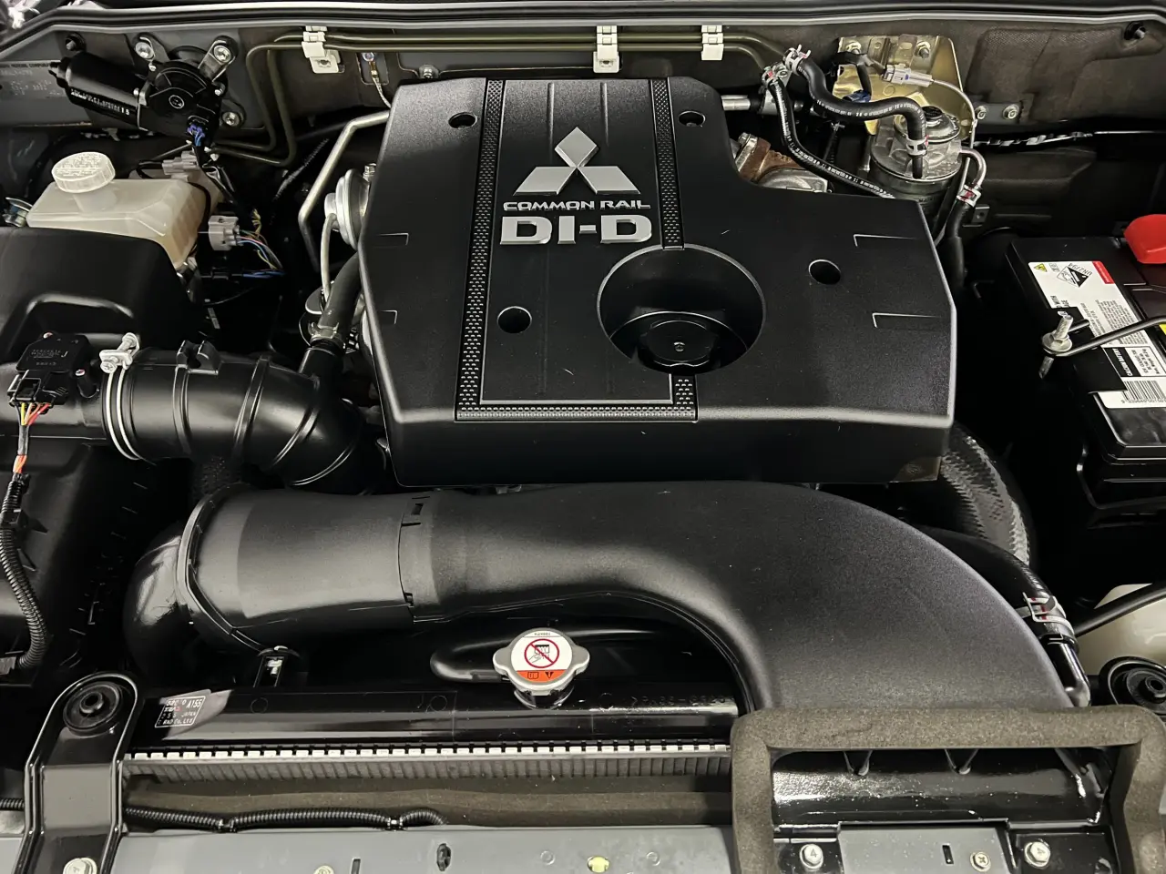2020 MITSUBISHI PAJERO Gallery Image 21