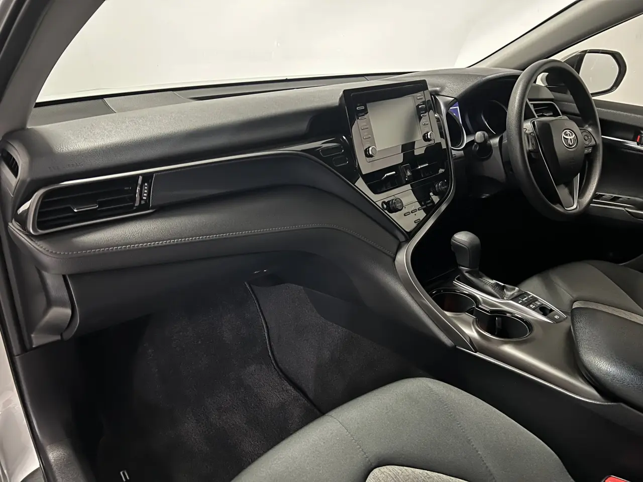 2022 TOYOTA CAMRY HYBRID Gallery Image 13