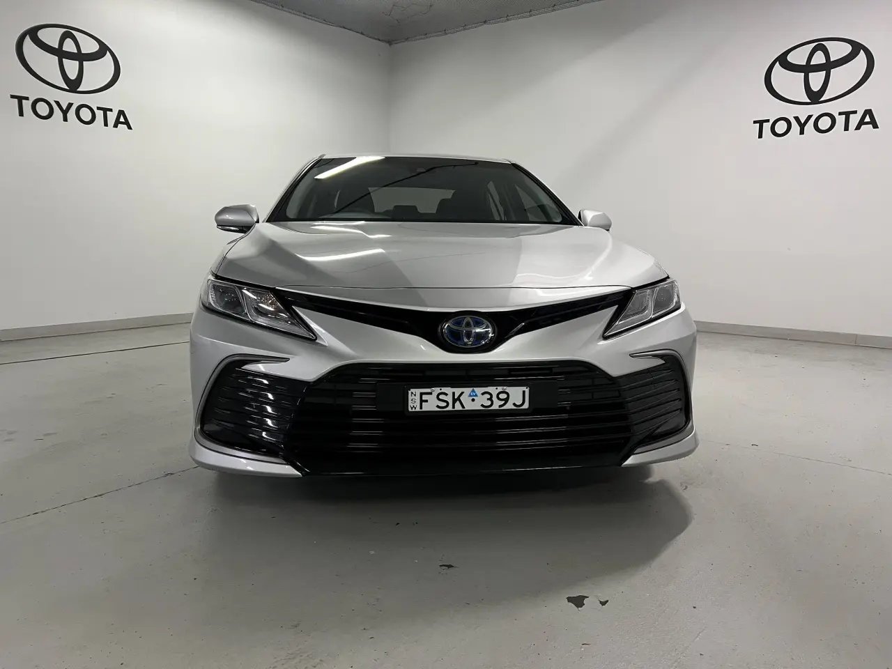 2022 TOYOTA CAMRY HYBRID Gallery Image 2
