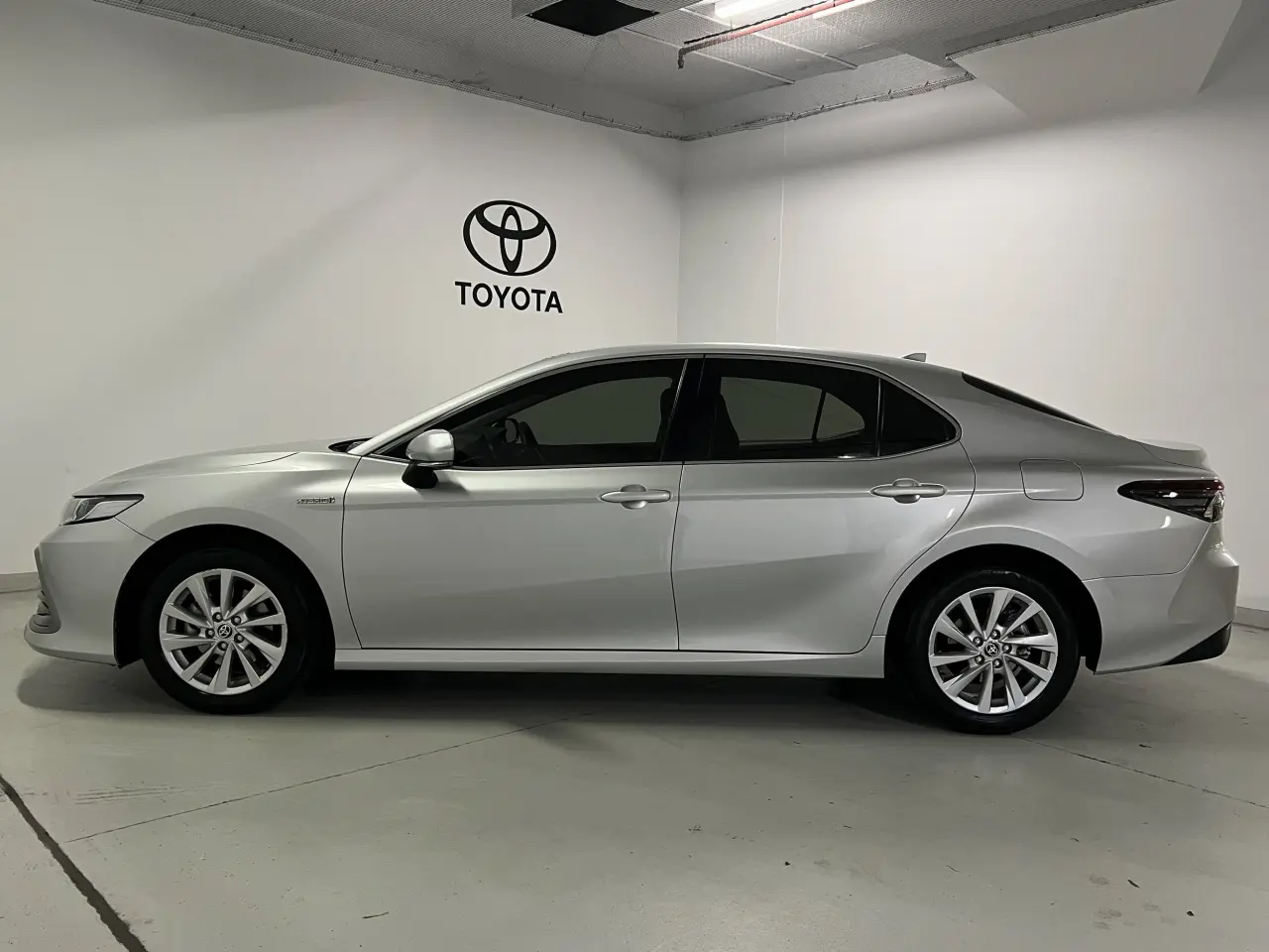 2022 TOYOTA CAMRY HYBRID Gallery Image 8