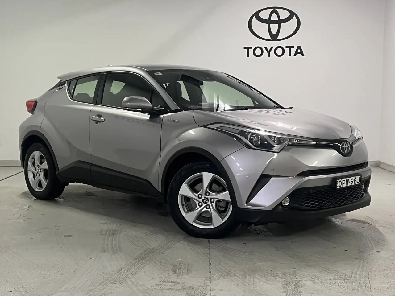 2017 TOYOTA C-HR Gallery Image 1