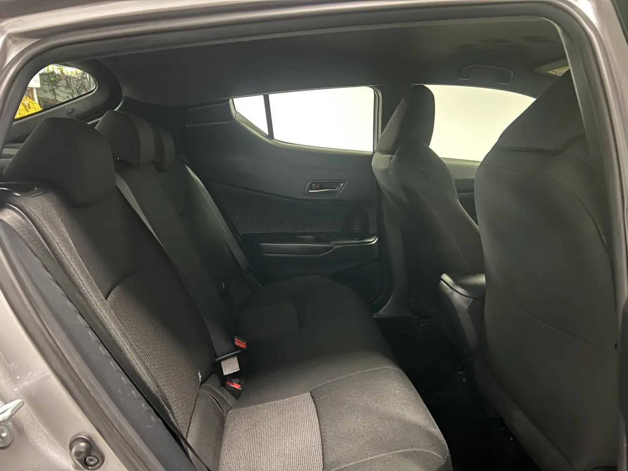 2017 TOYOTA C-HR Gallery Image 11