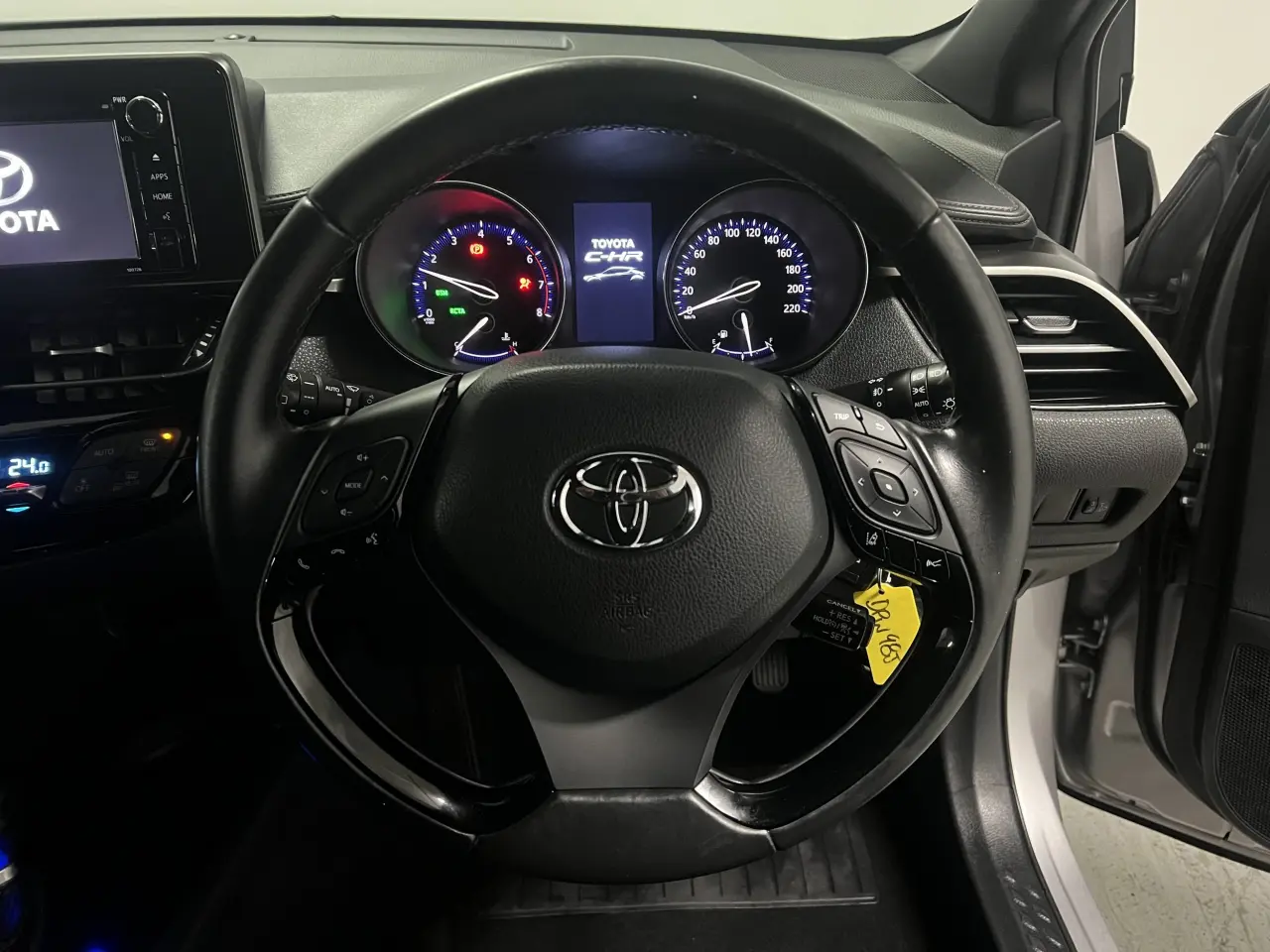 2017 TOYOTA C-HR Gallery Image 16