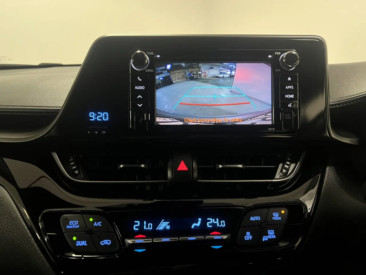 2017 TOYOTA C-HR Gallery Image 18