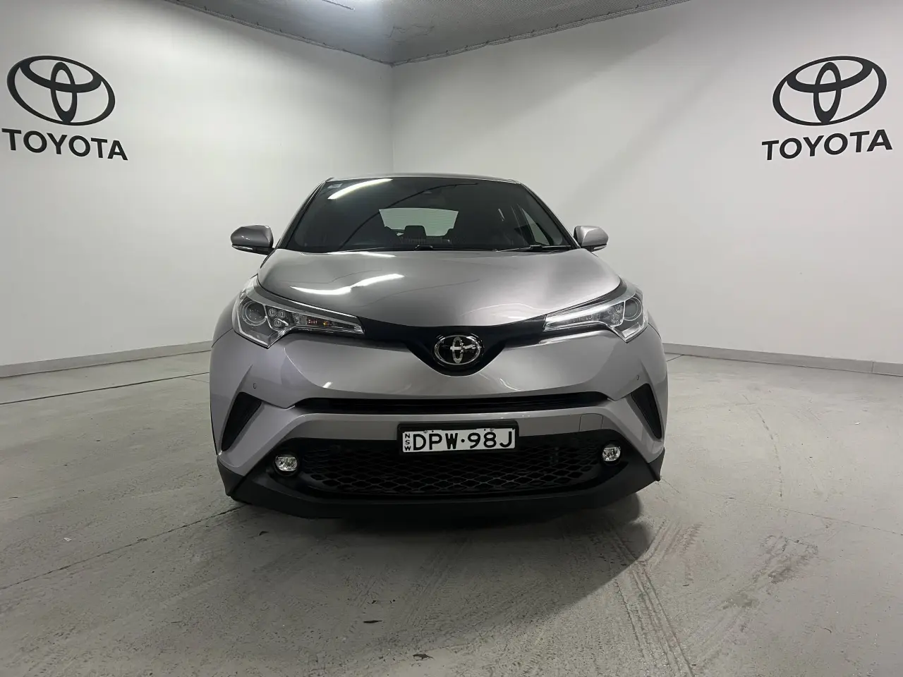 2017 TOYOTA C-HR Gallery Image 2