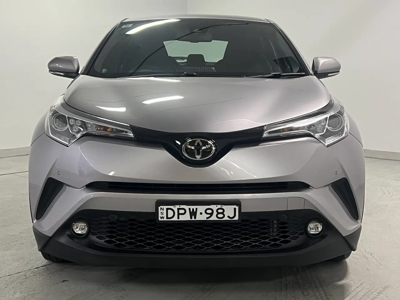 2017 TOYOTA C-HR Gallery Image 3