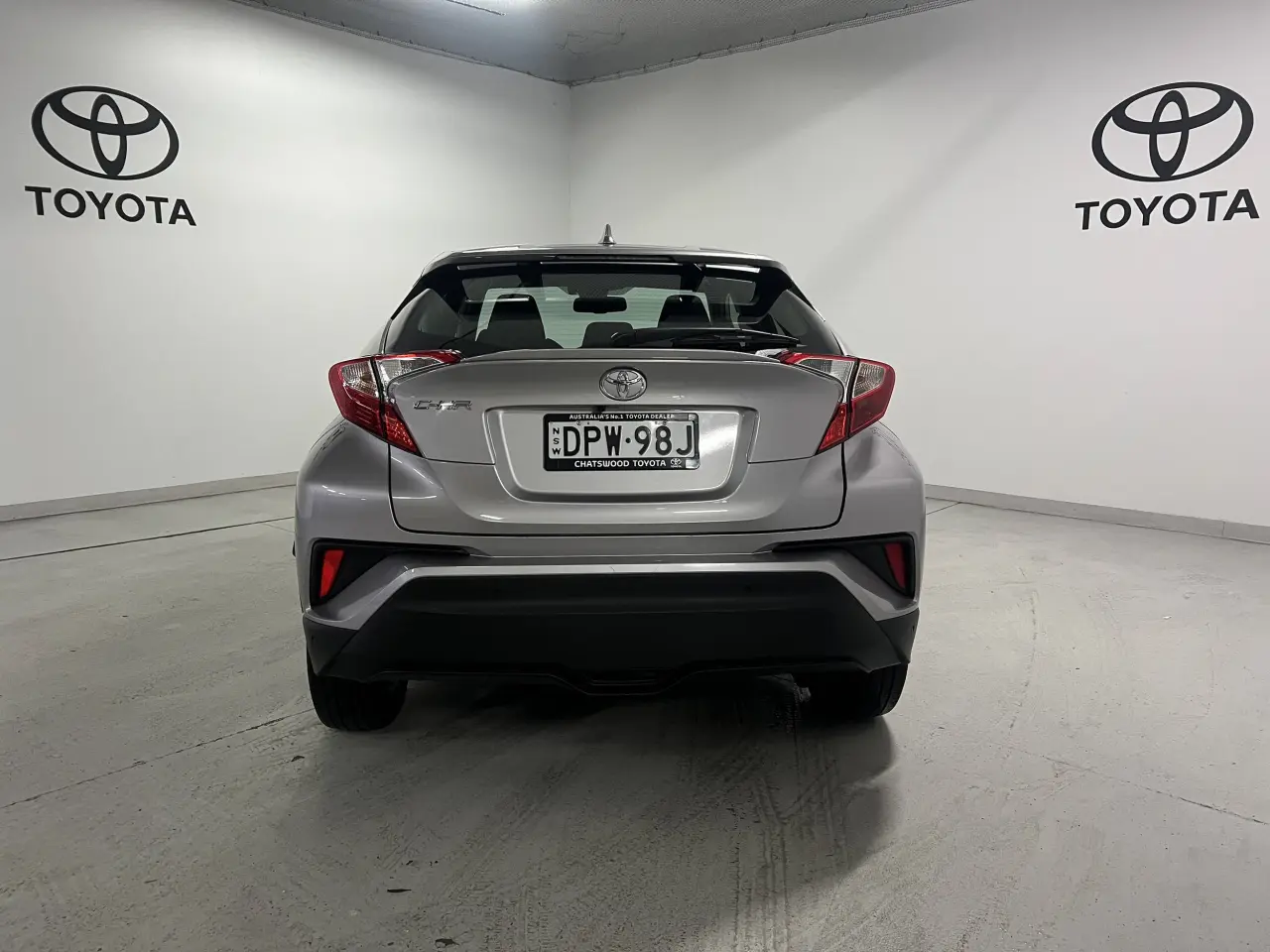 2017 TOYOTA C-HR Gallery Image 6