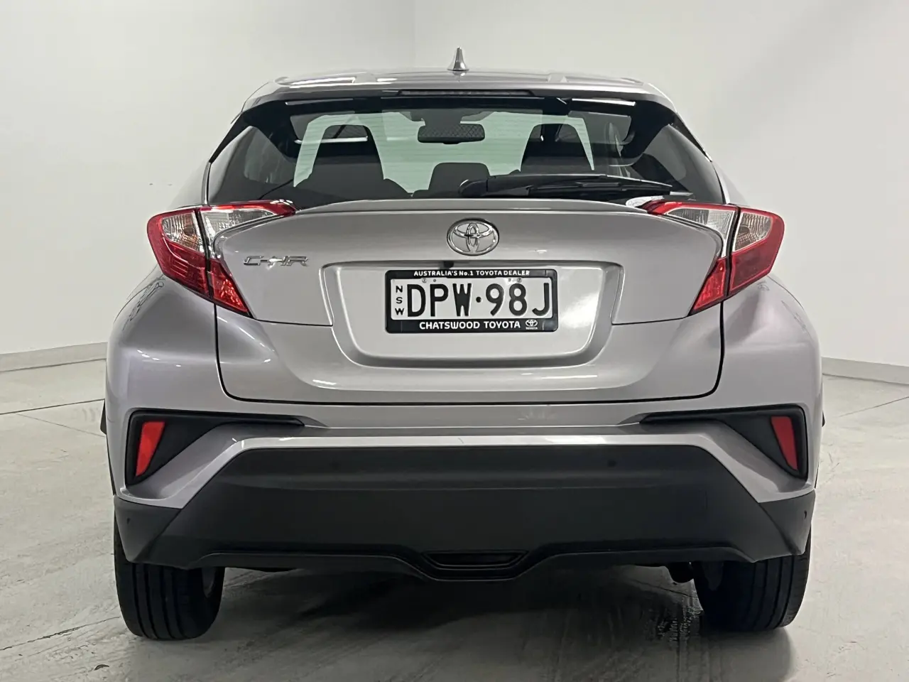 2017 TOYOTA C-HR Gallery Image 7