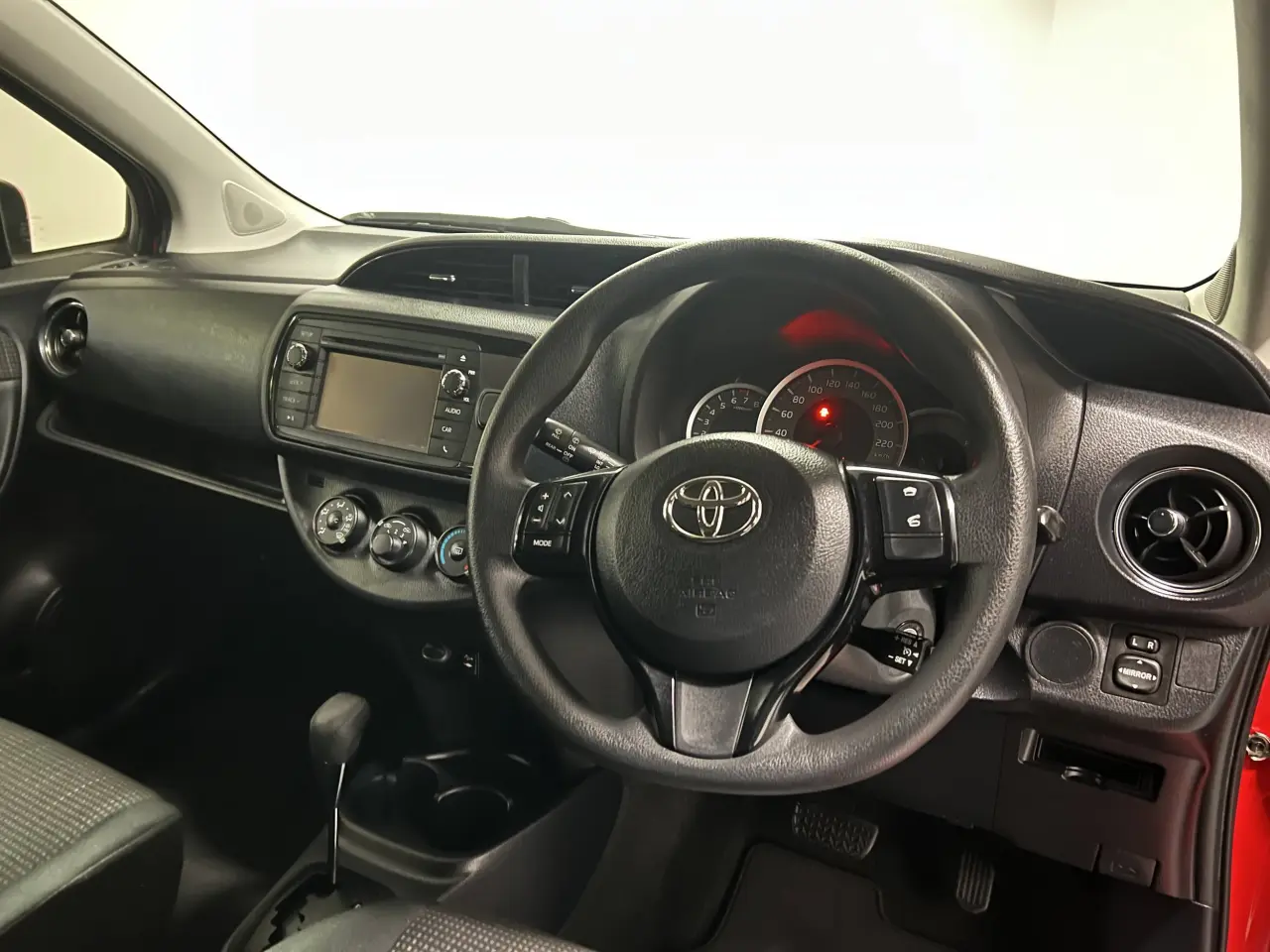 2017 TOYOTA YARIS Gallery Image 10