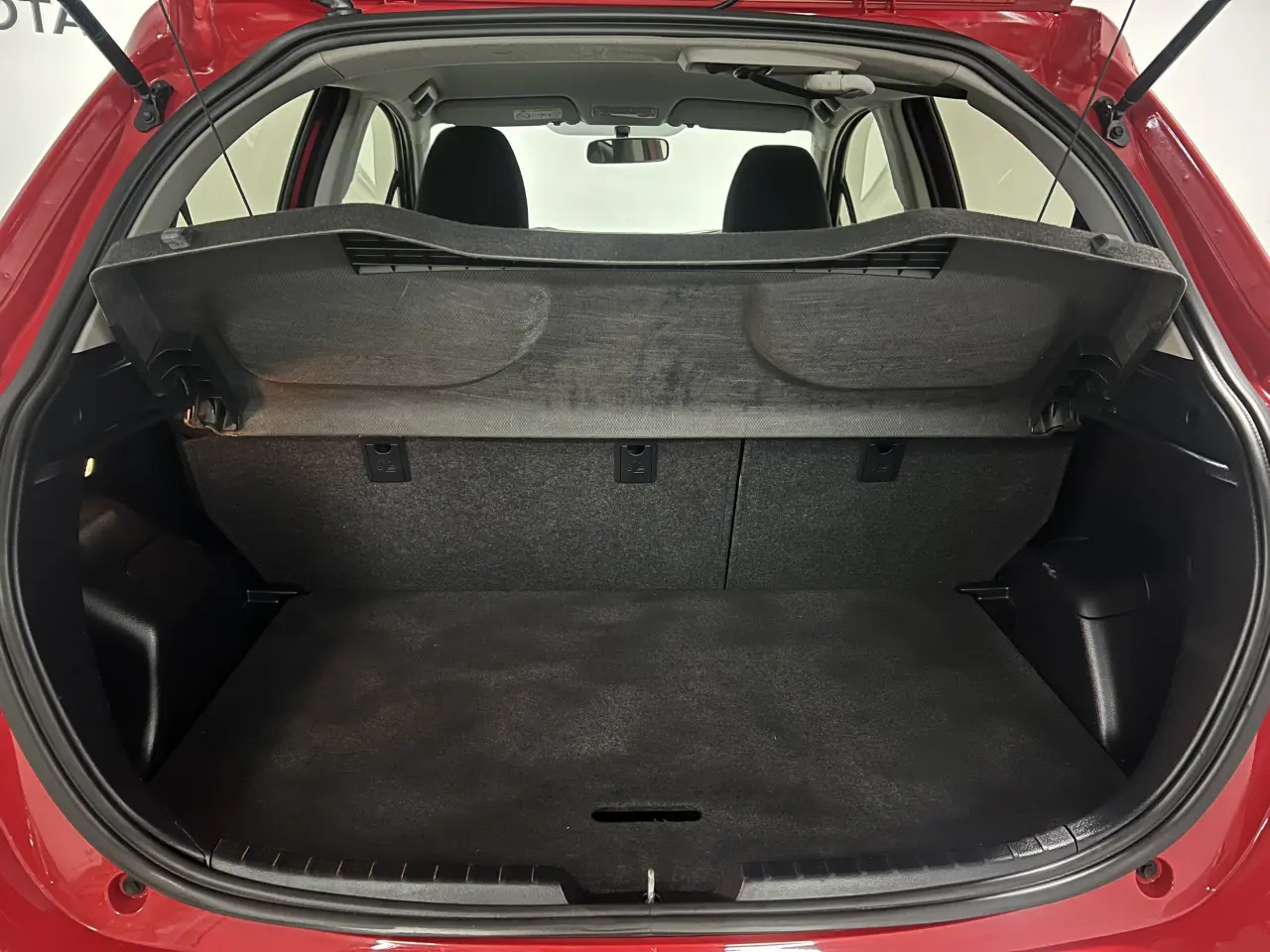 2017 TOYOTA YARIS Gallery Image 12