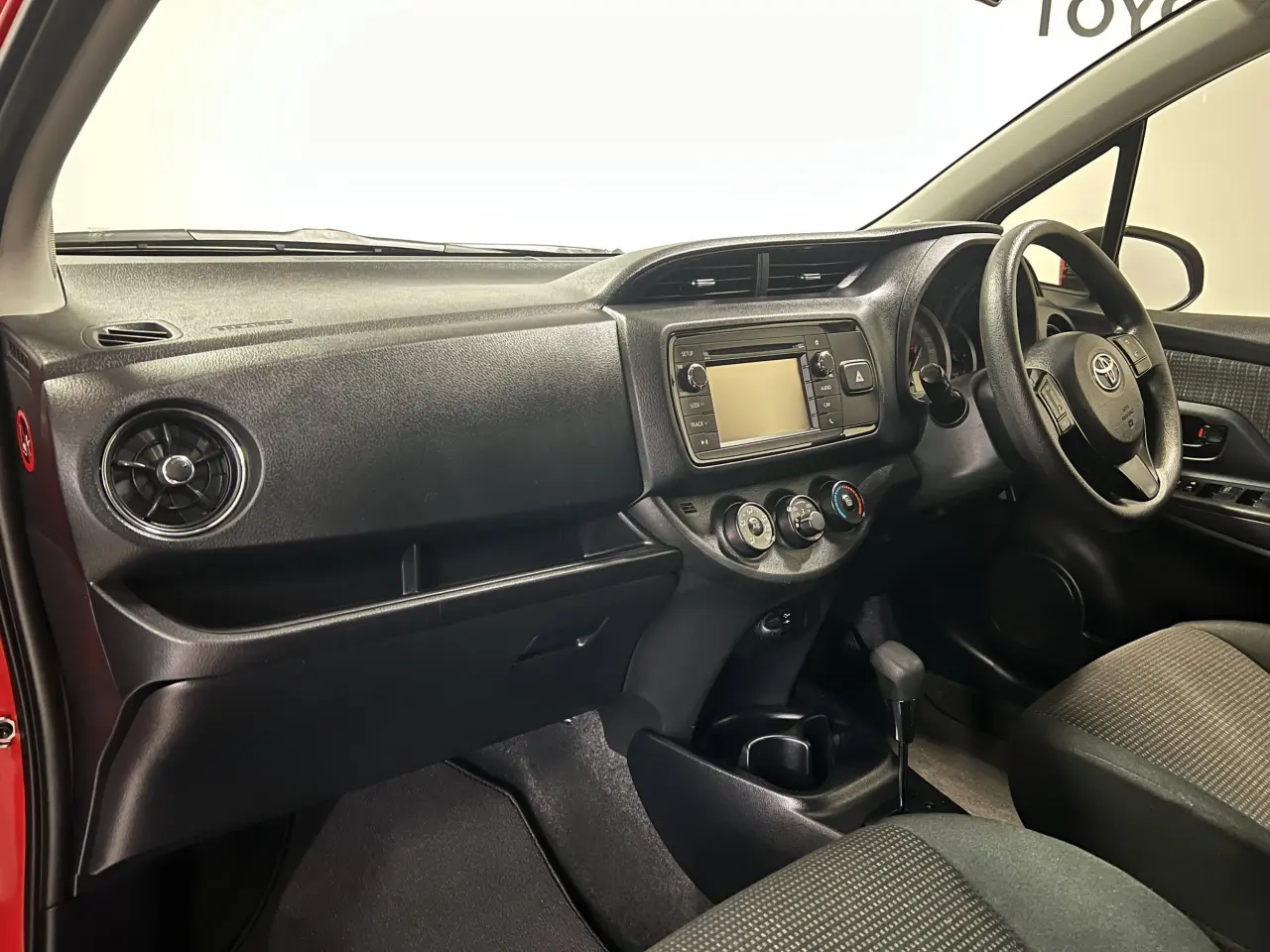 2017 TOYOTA YARIS Gallery Image 14