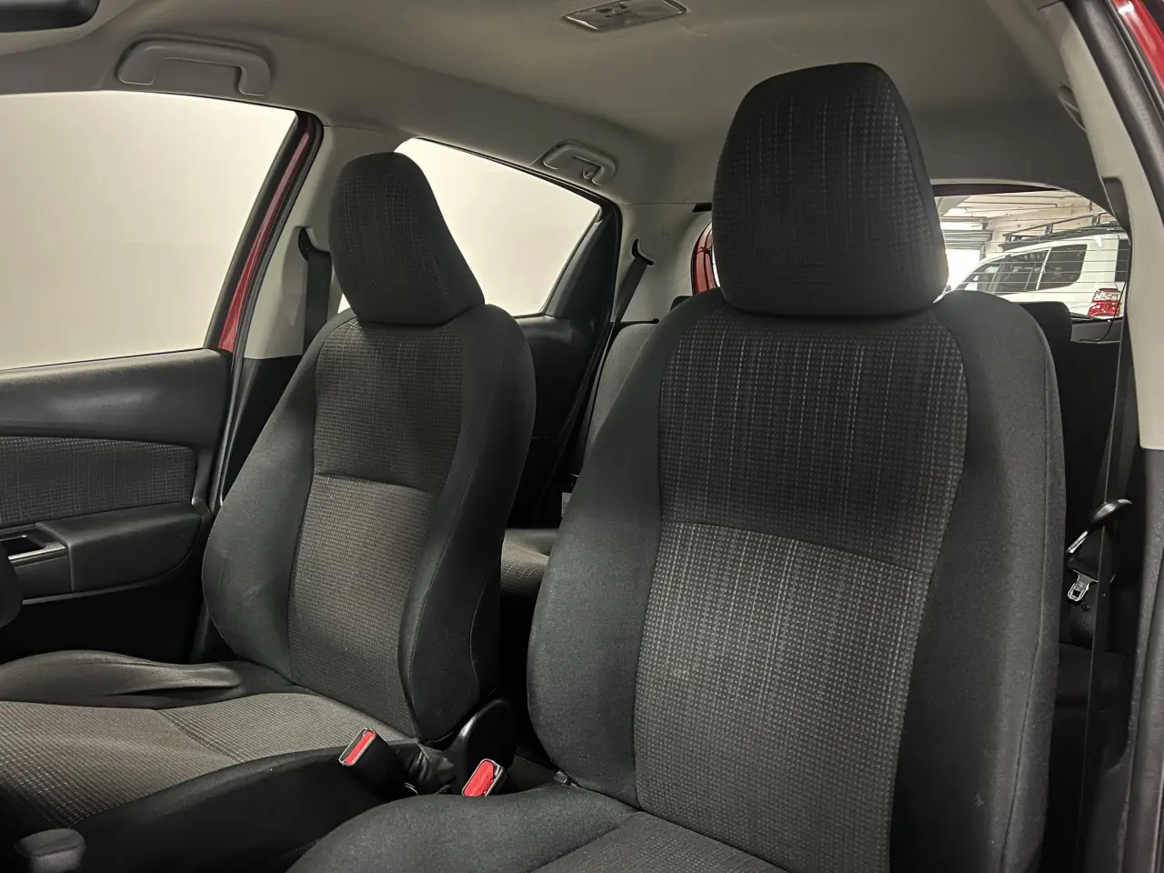 2017 TOYOTA YARIS Gallery Image 15
