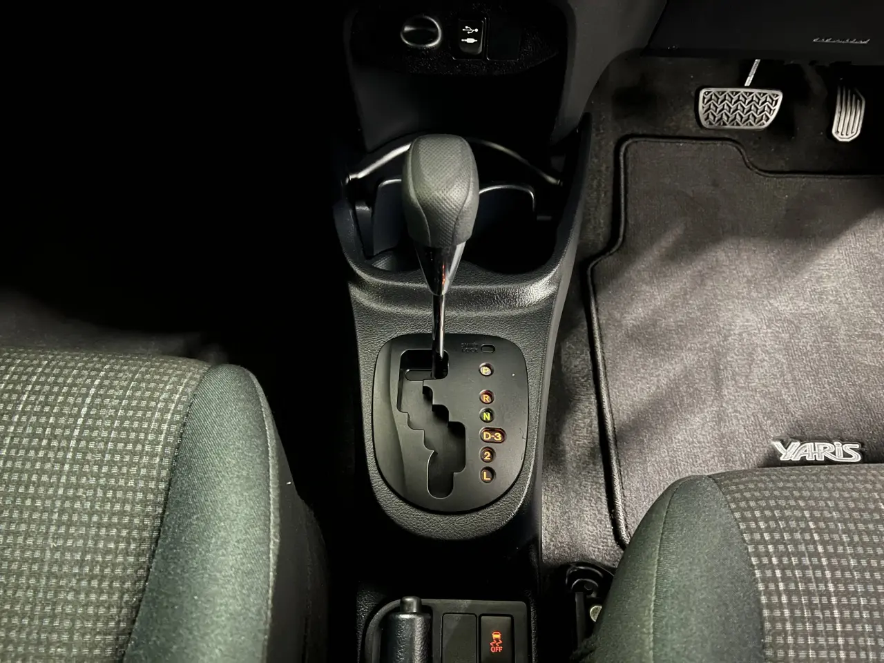 2017 TOYOTA YARIS Gallery Image 19