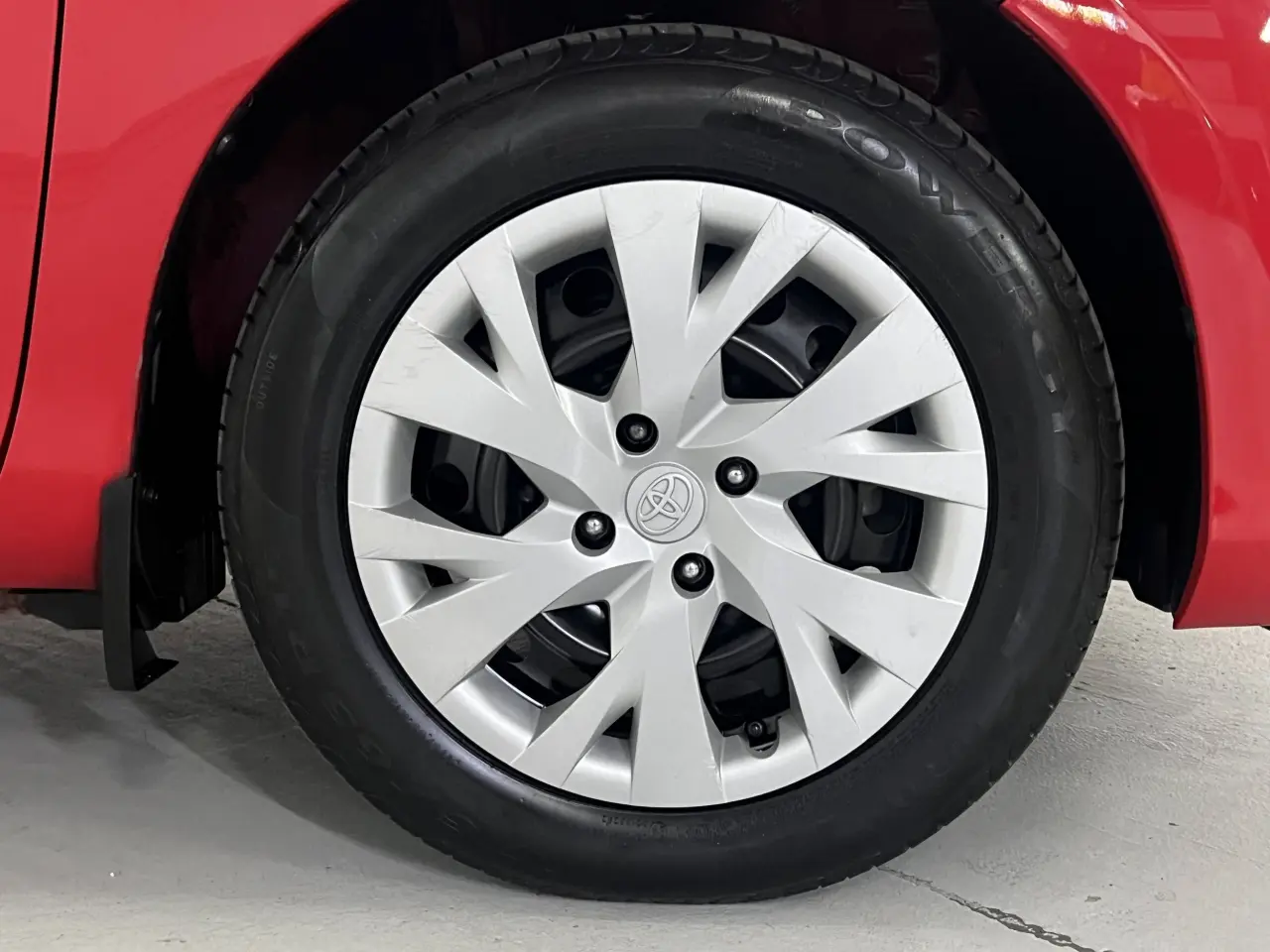 2017 TOYOTA YARIS Gallery Image 5