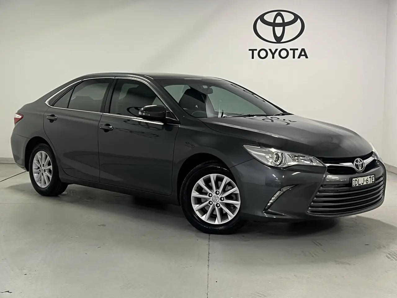 2016 TOYOTA CAMRY Gallery Image 1