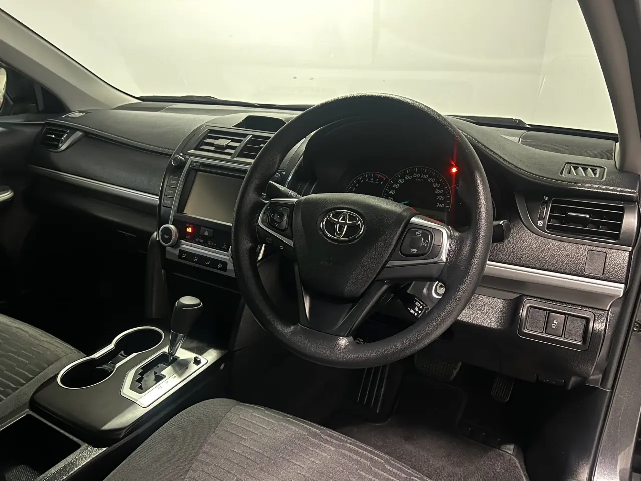 2016 TOYOTA CAMRY Gallery Image 10