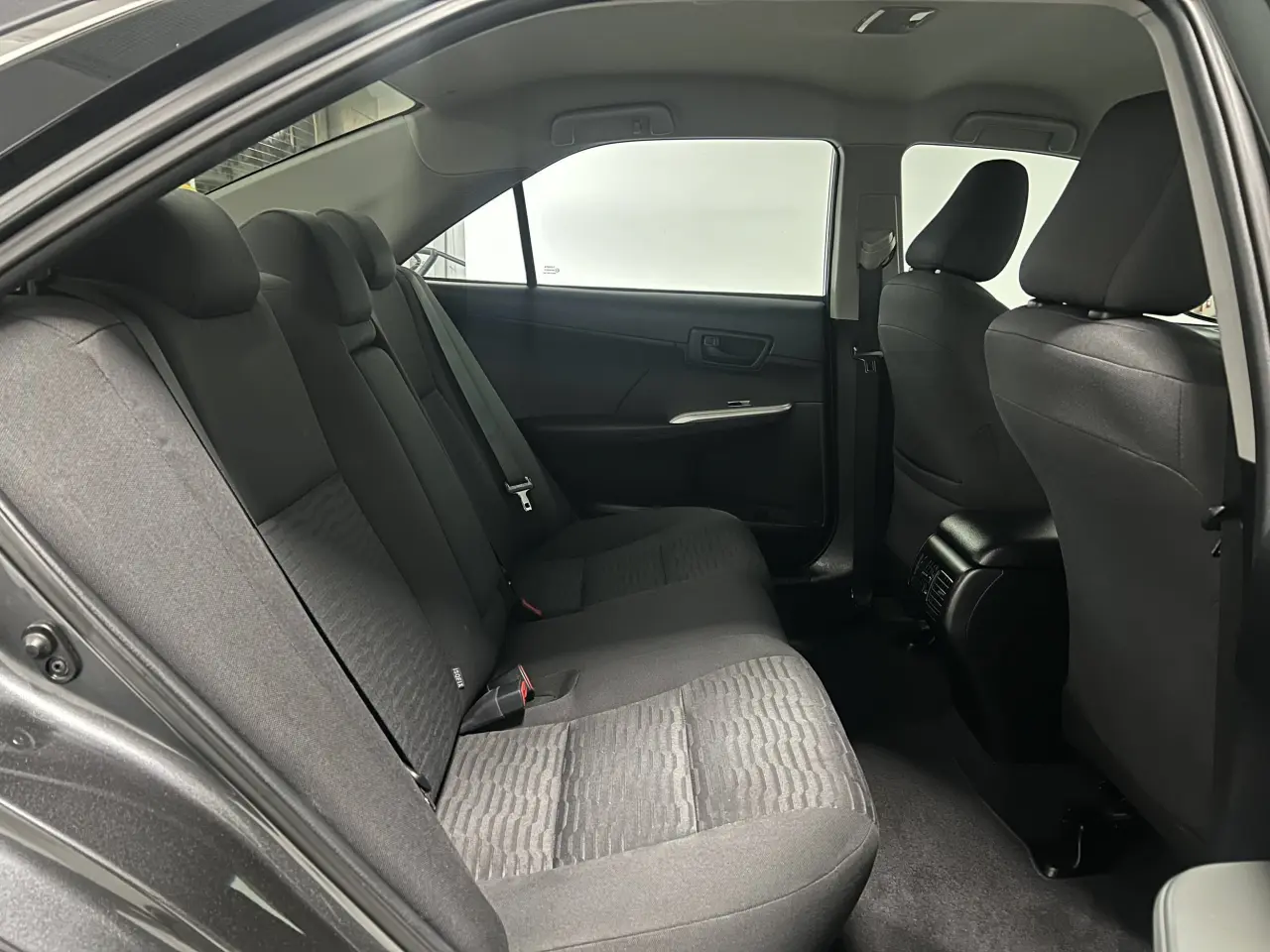 2016 TOYOTA CAMRY Gallery Image 11