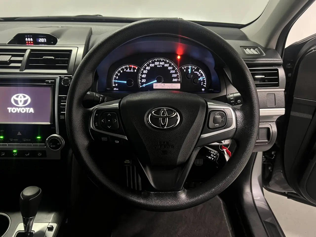 2016 TOYOTA CAMRY Gallery Image 16