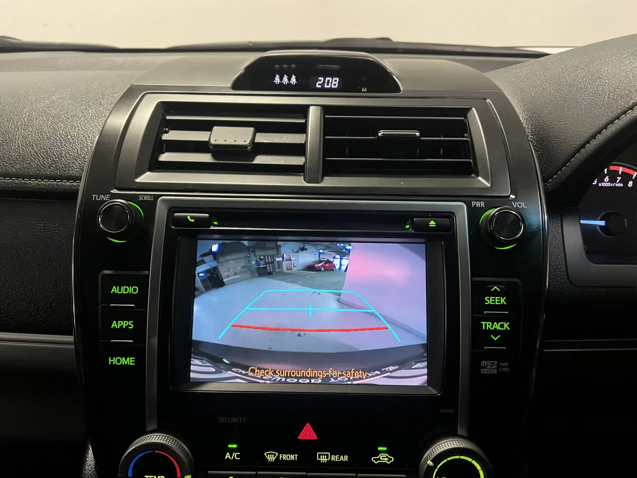 2016 TOYOTA CAMRY Gallery Image 18