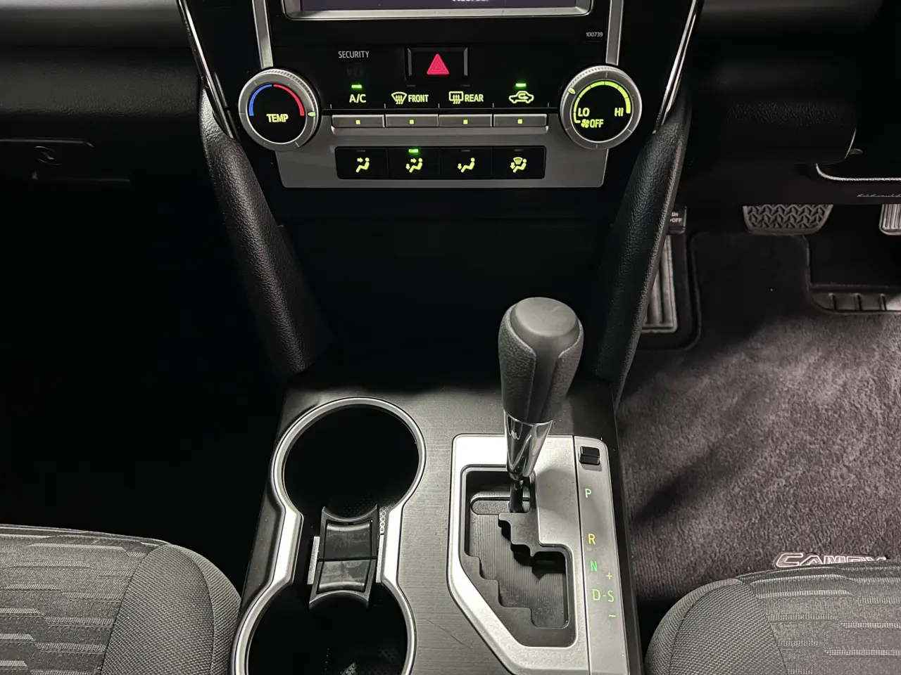 2016 TOYOTA CAMRY Gallery Image 19