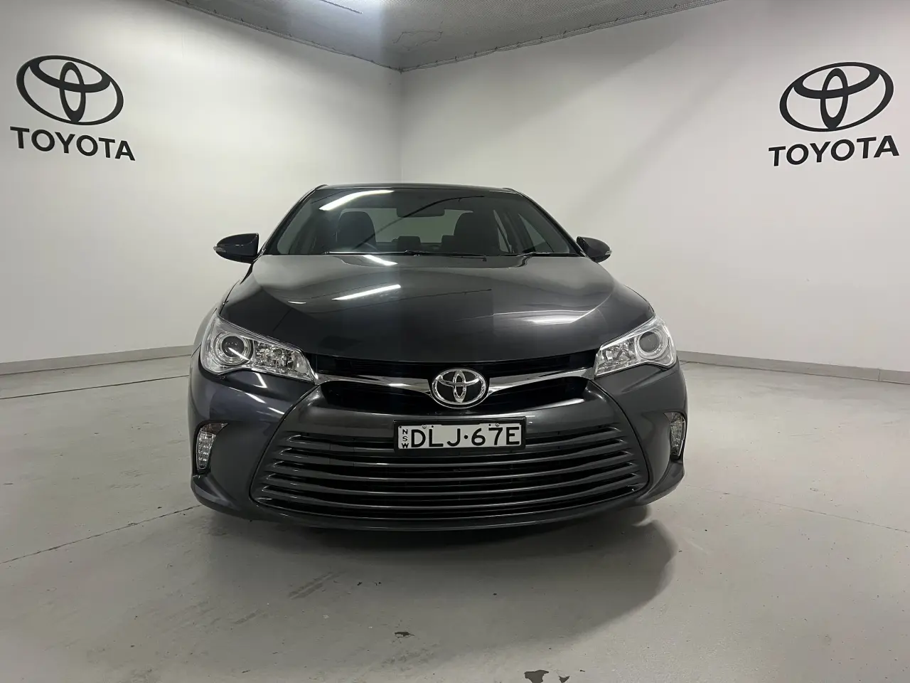 2016 TOYOTA CAMRY Gallery Image 2