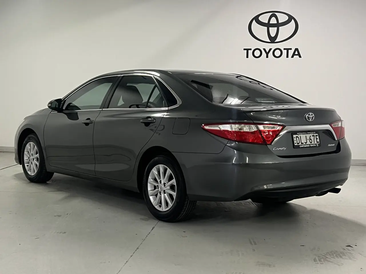 2016 TOYOTA CAMRY Gallery Image 8