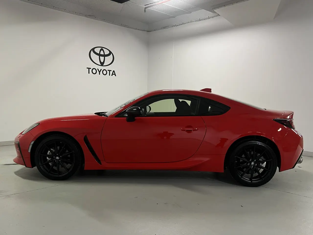2024 TOYOTA GR86 Gallery Image 9