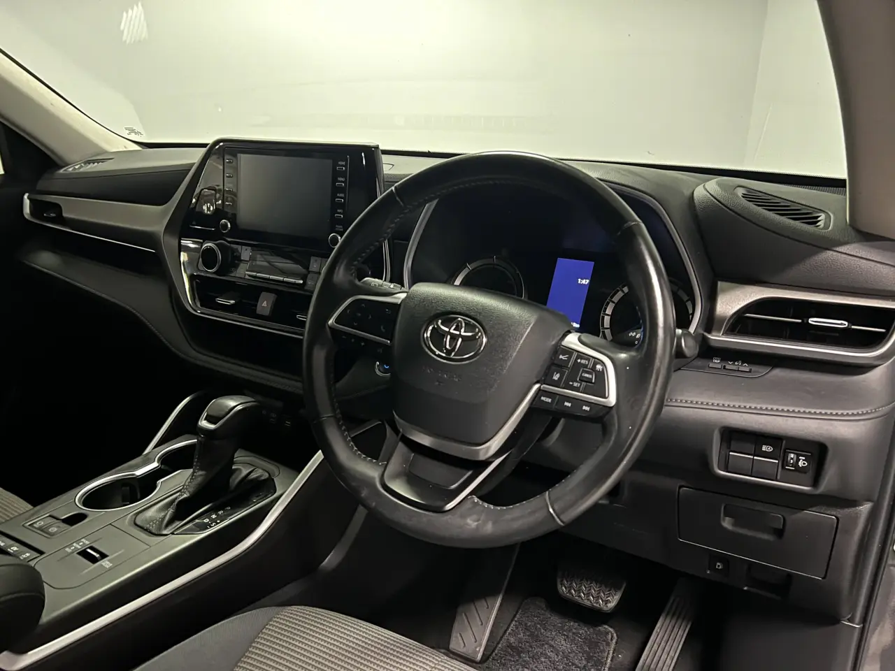 2022 TOYOTA KLUGER HYBRID Gallery Image 10