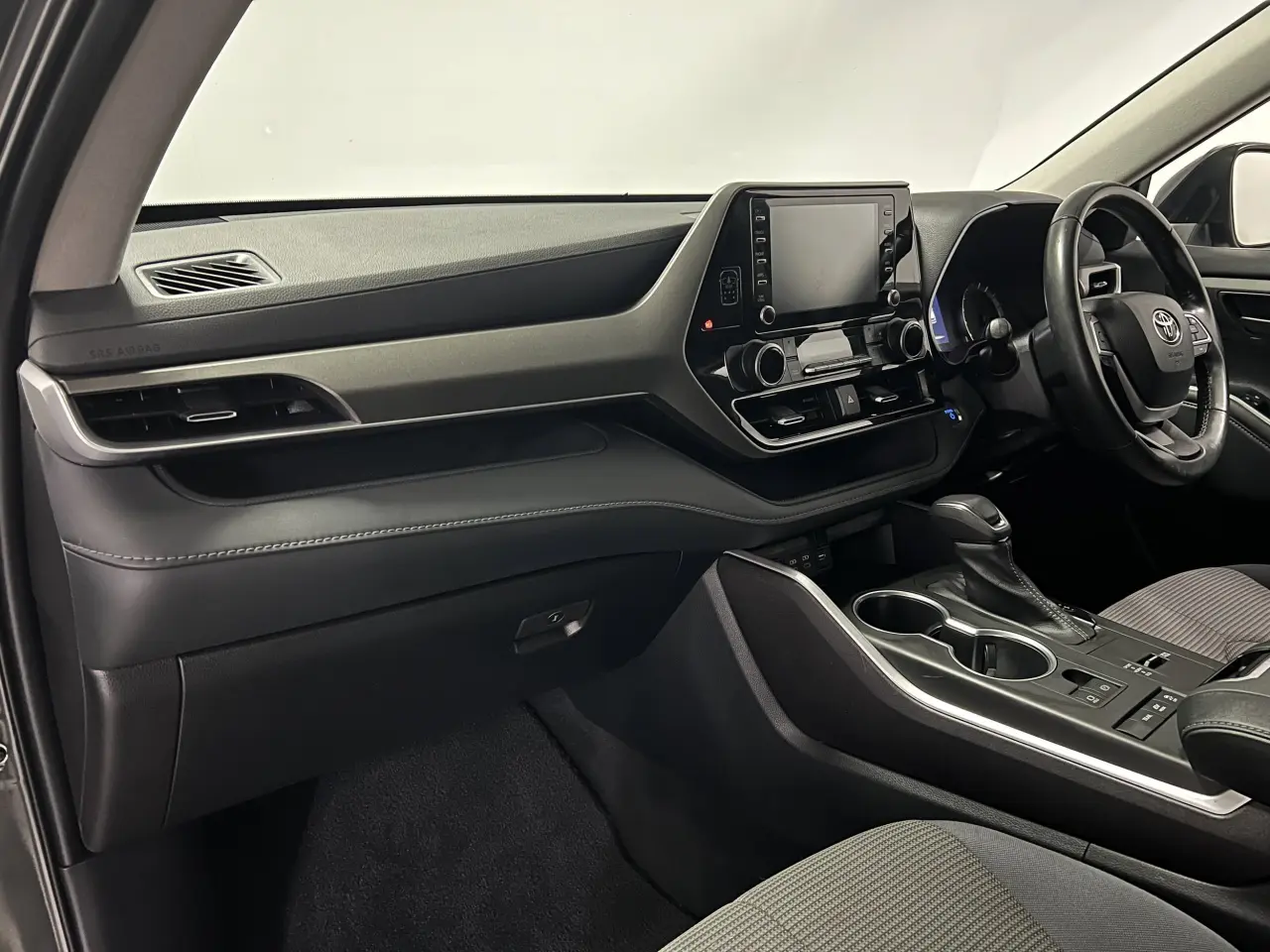 2022 TOYOTA KLUGER HYBRID Gallery Image 15
