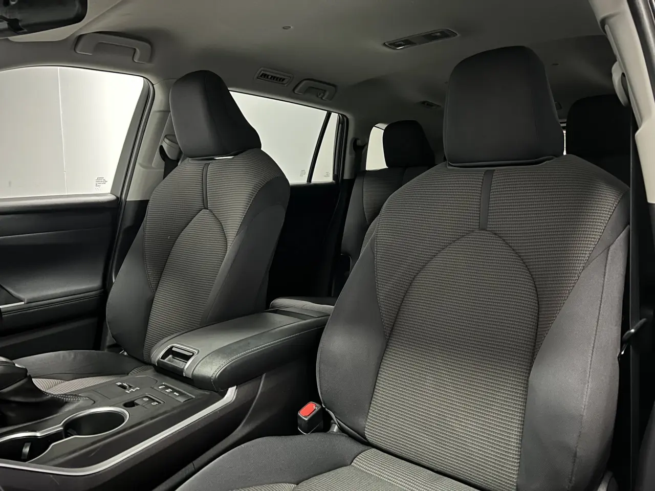 2022 TOYOTA KLUGER HYBRID Gallery Image 16