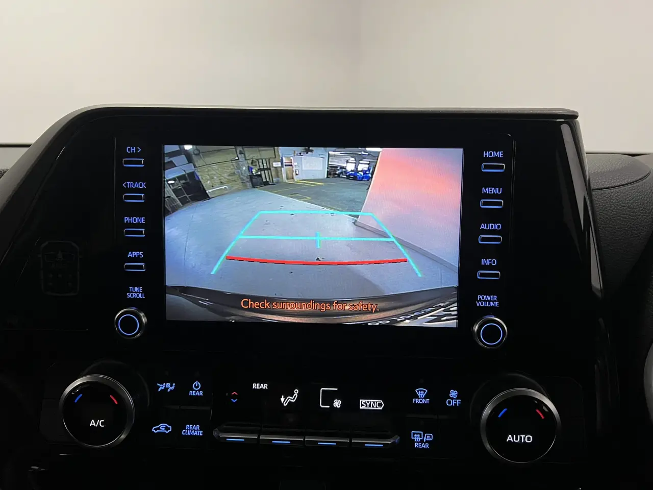 2022 TOYOTA KLUGER HYBRID Gallery Image 19