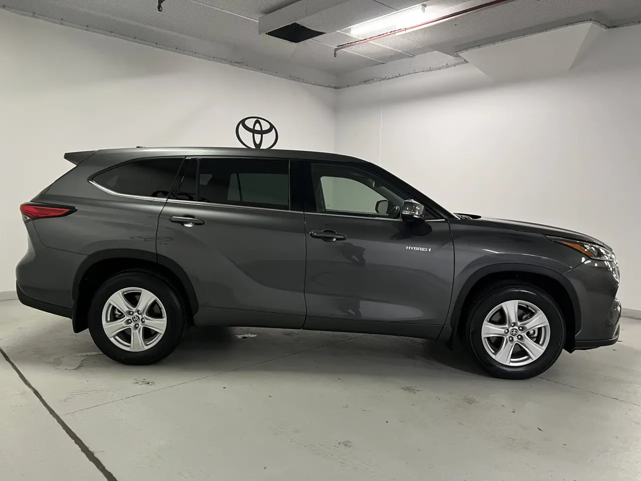 2022 TOYOTA KLUGER HYBRID Gallery Image 4