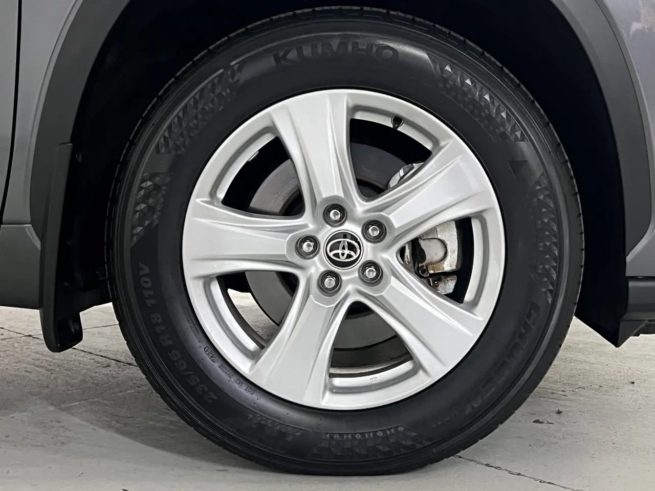 2022 TOYOTA KLUGER HYBRID Gallery Image 5