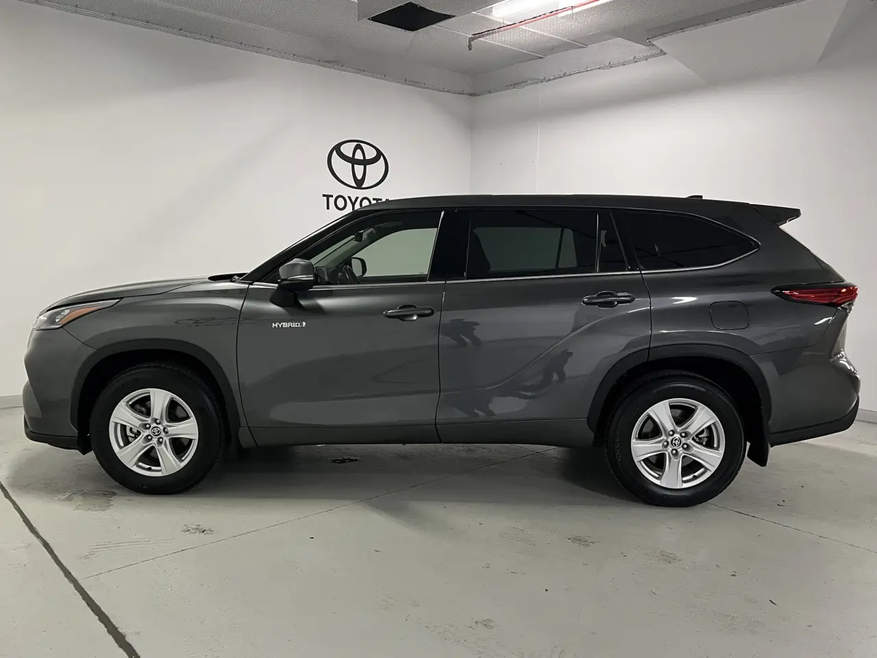 2022 TOYOTA KLUGER HYBRID Gallery Image 9