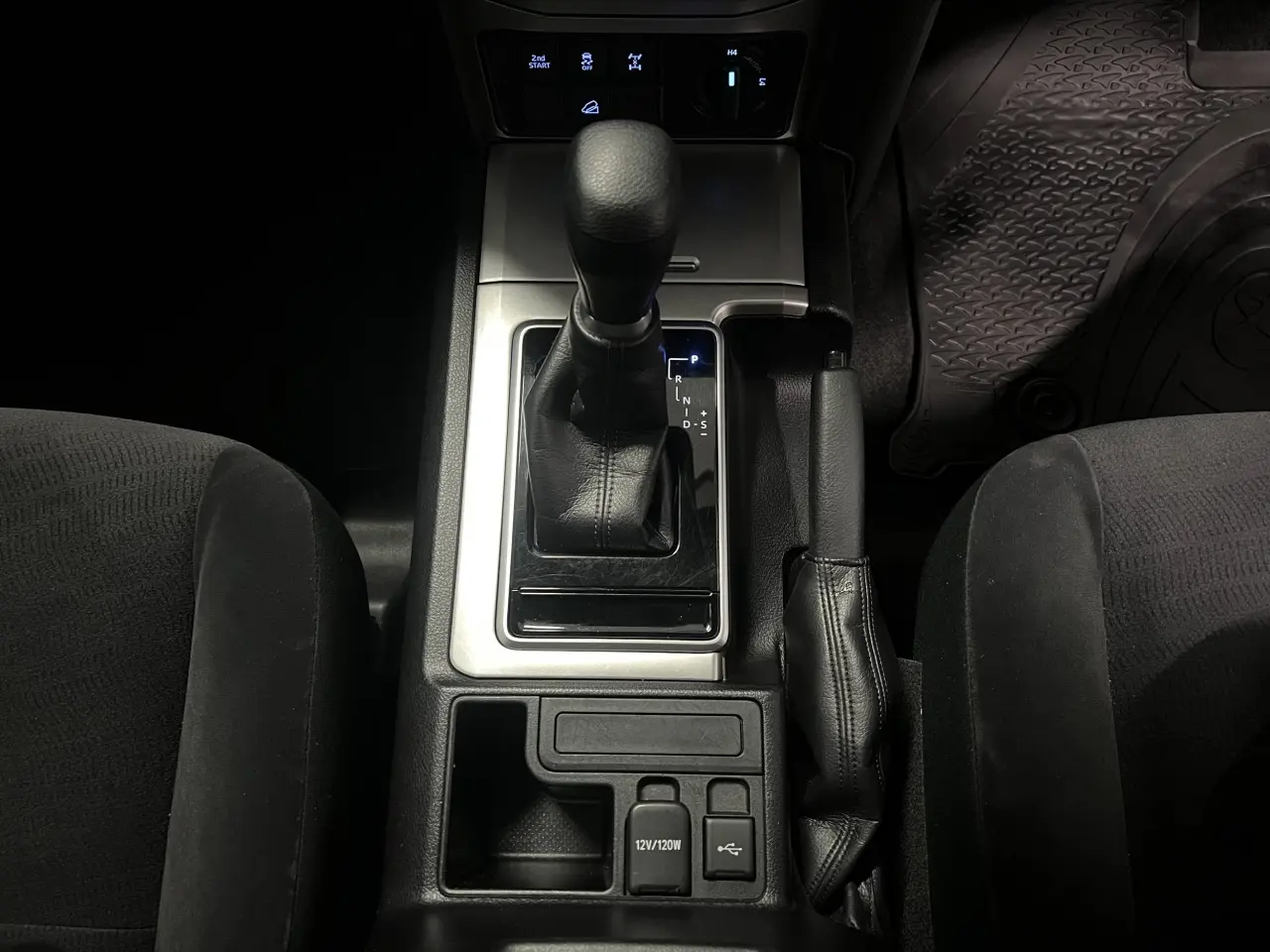2020 TOYOTA PRADO Gallery Image 19
